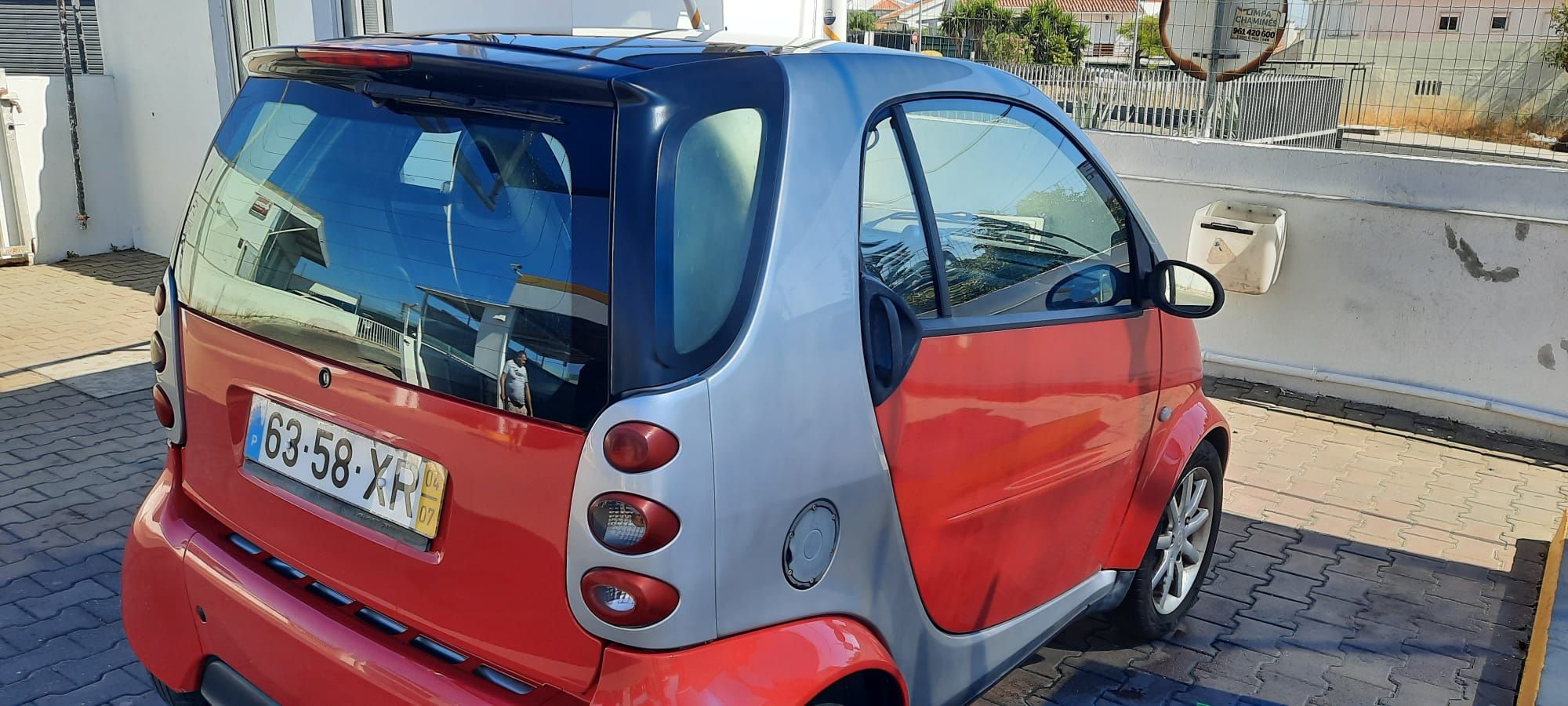 Smart Fortwo 699 Gasolina automatico com patilhas no volante.
