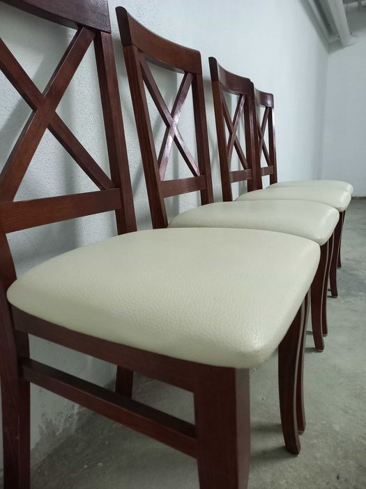 Mesa madeira extensível e 4 cadeiras