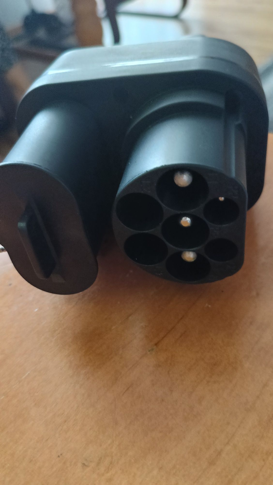 Adapter do ładowania akumulatorów