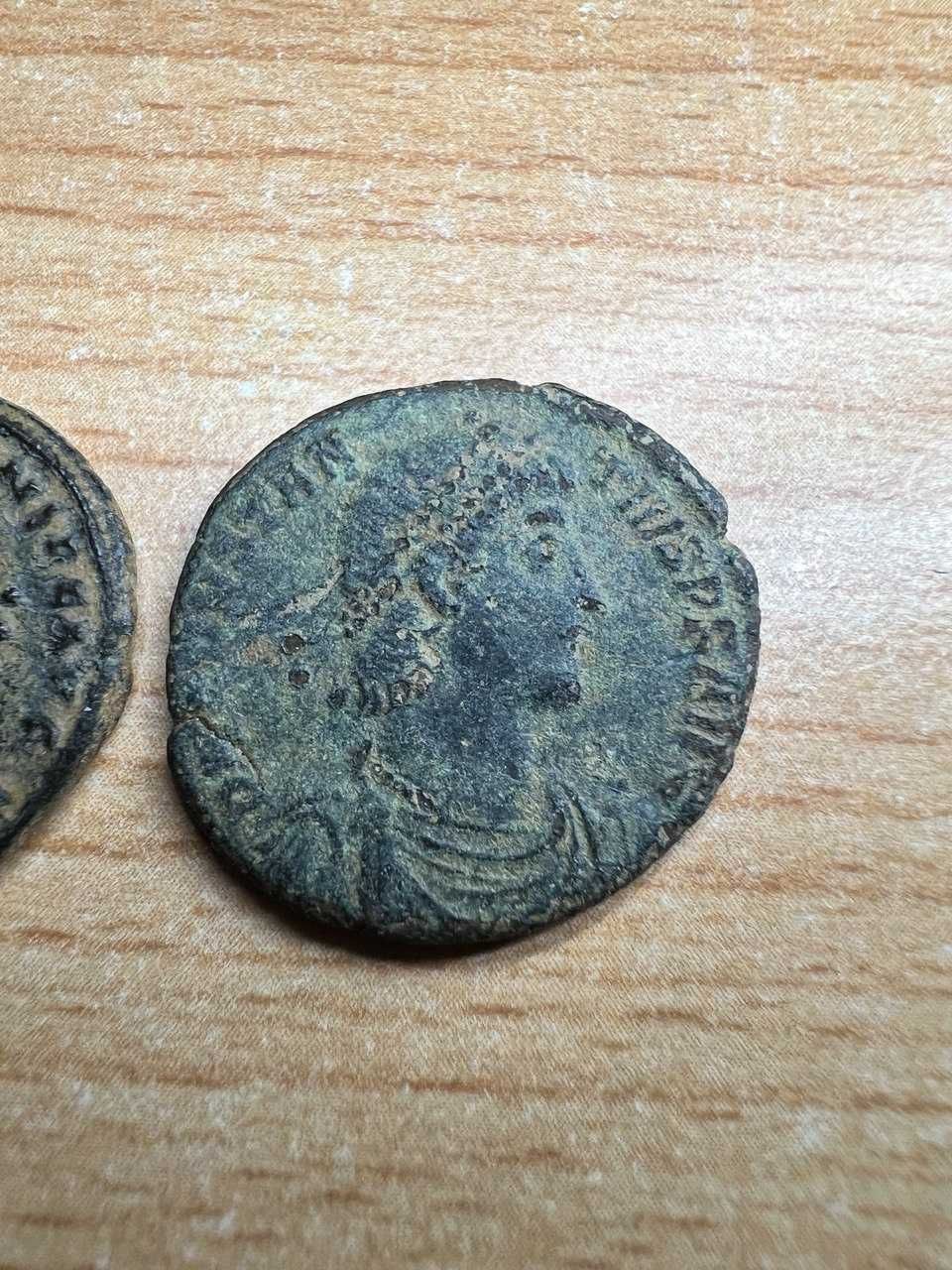 Две Античніе монеті (Константин II)