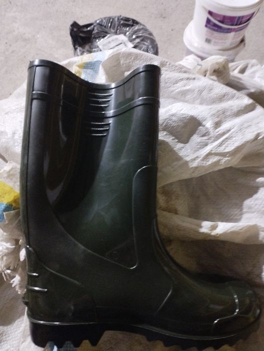 Черевики шкіряні всіх розмірів та спецодяг