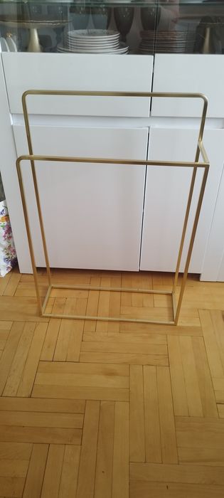 Stojak na ręczniki zloty