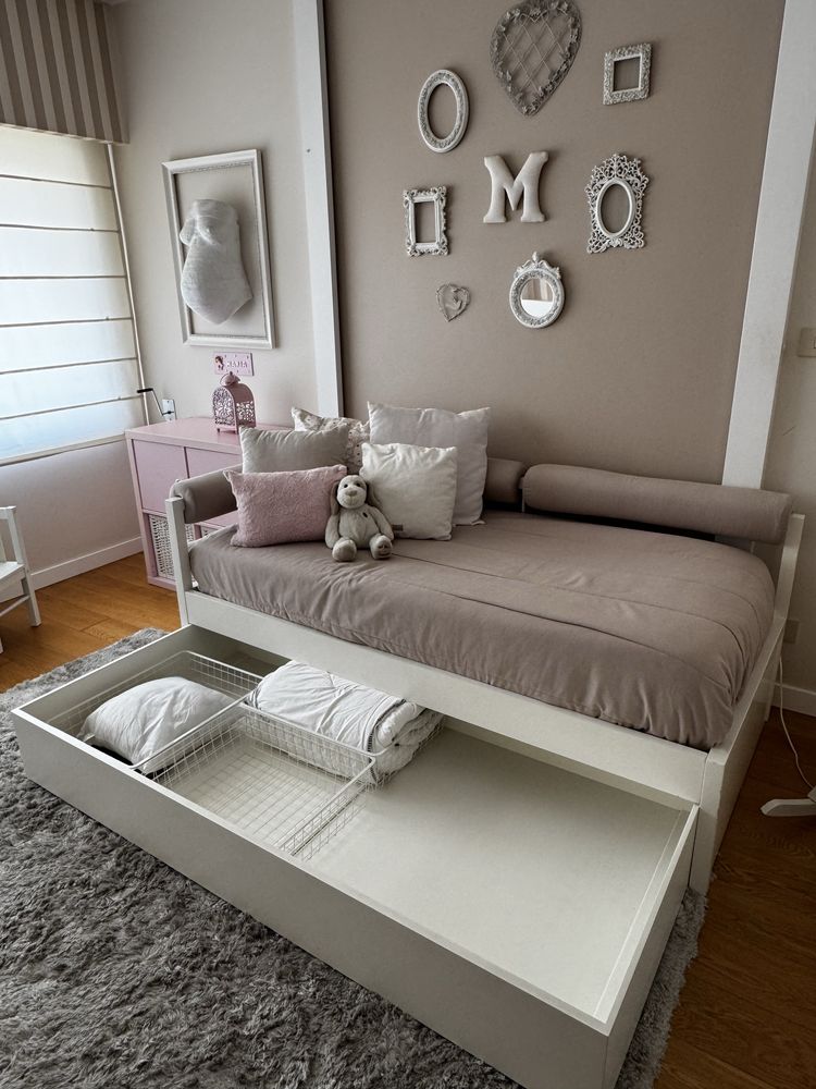 Cama/Sofá com colchão + Arrumação