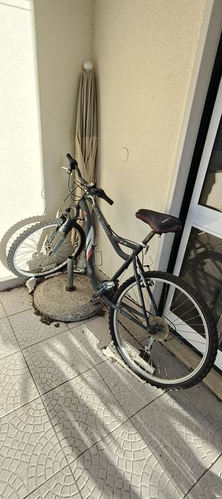 Bicicleta BTT CTT Bike Tour preta.