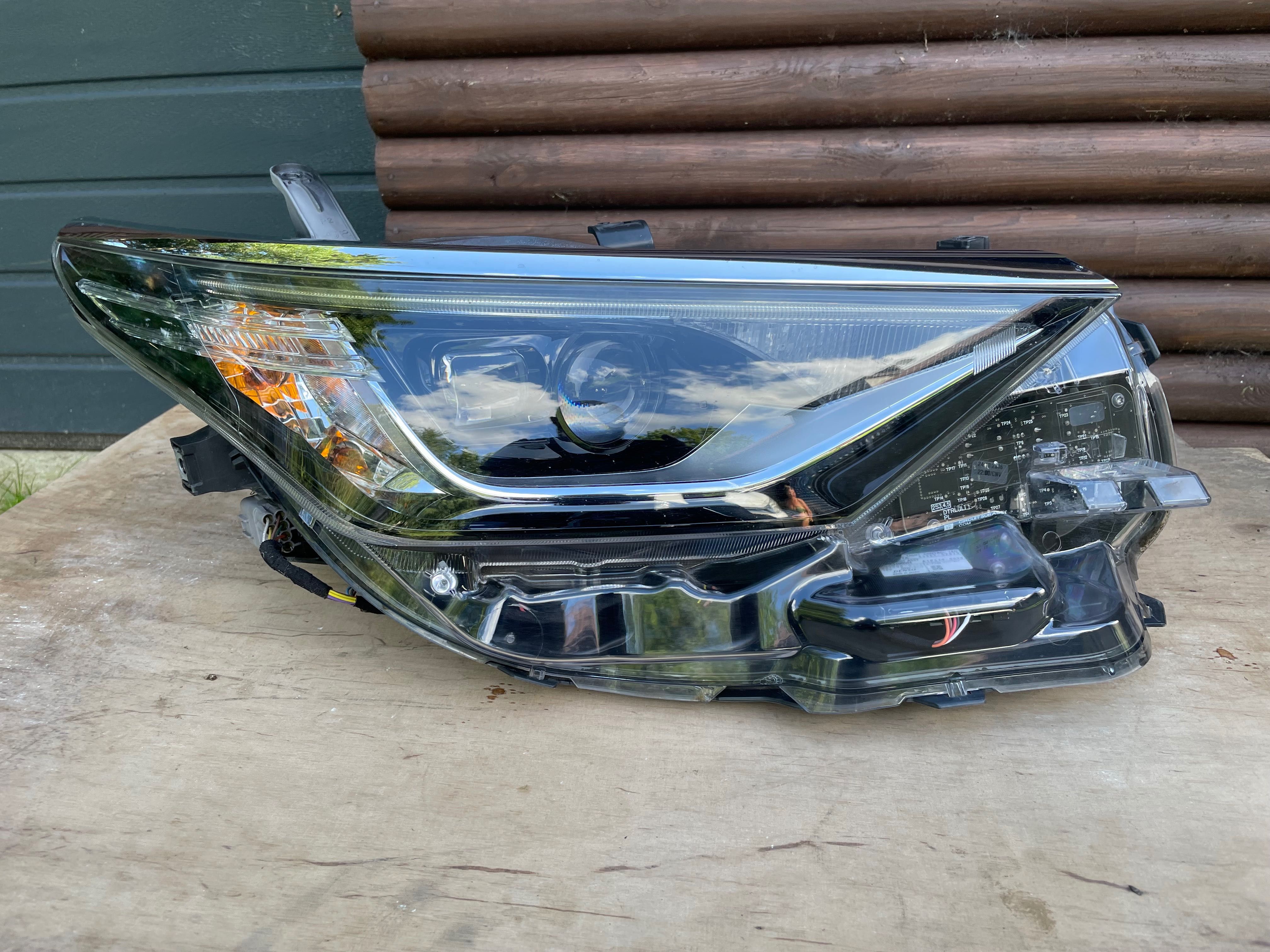 Toyota Auris II Lift LED LAMPY PRZÓD
