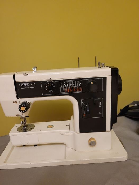 Швейна МАШИНКА PFAFF 213 Виготовлена в Германії в робочому стані