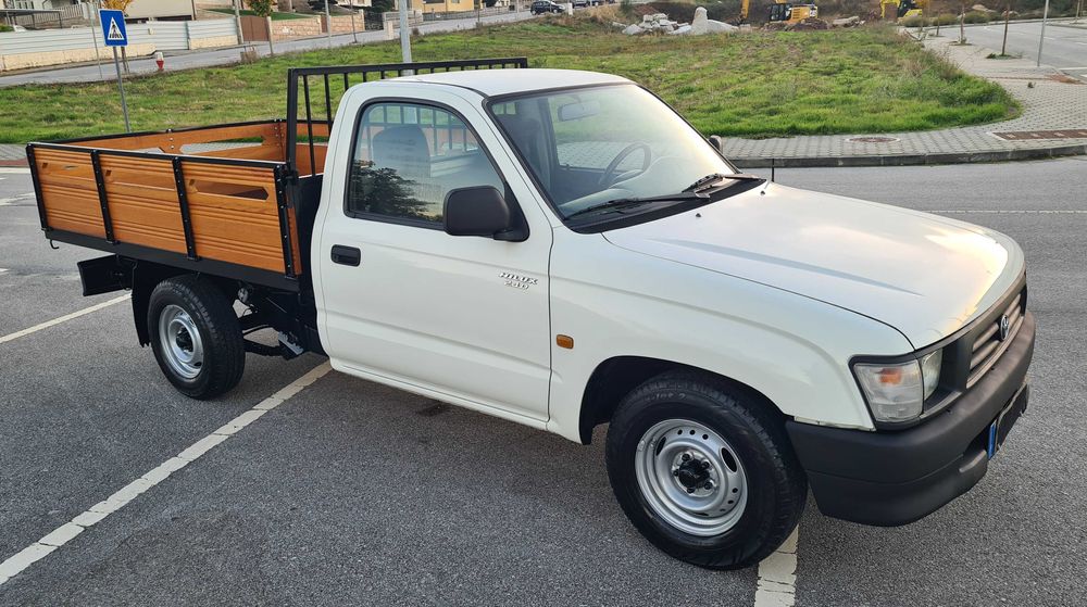toyota hilux poucos km