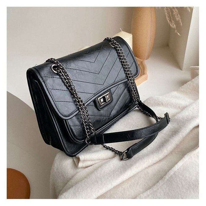 Сумка з ланцюжком через плече