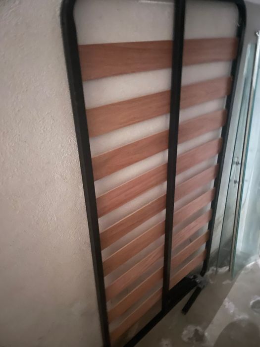 Cama de Solteiro com Colchão – Ótimo Estado