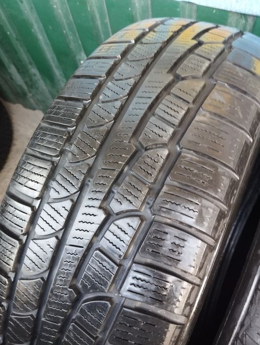 Пара зимових шин Nokian 235/65/17