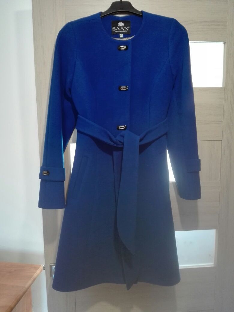Пальто женское синего цвета