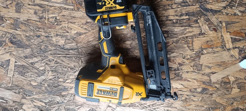 Gwoździarka DeWalt dcn 660 Aku 4ah