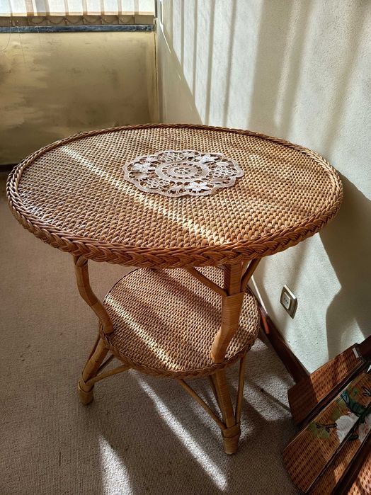 Mesa redonda em verga