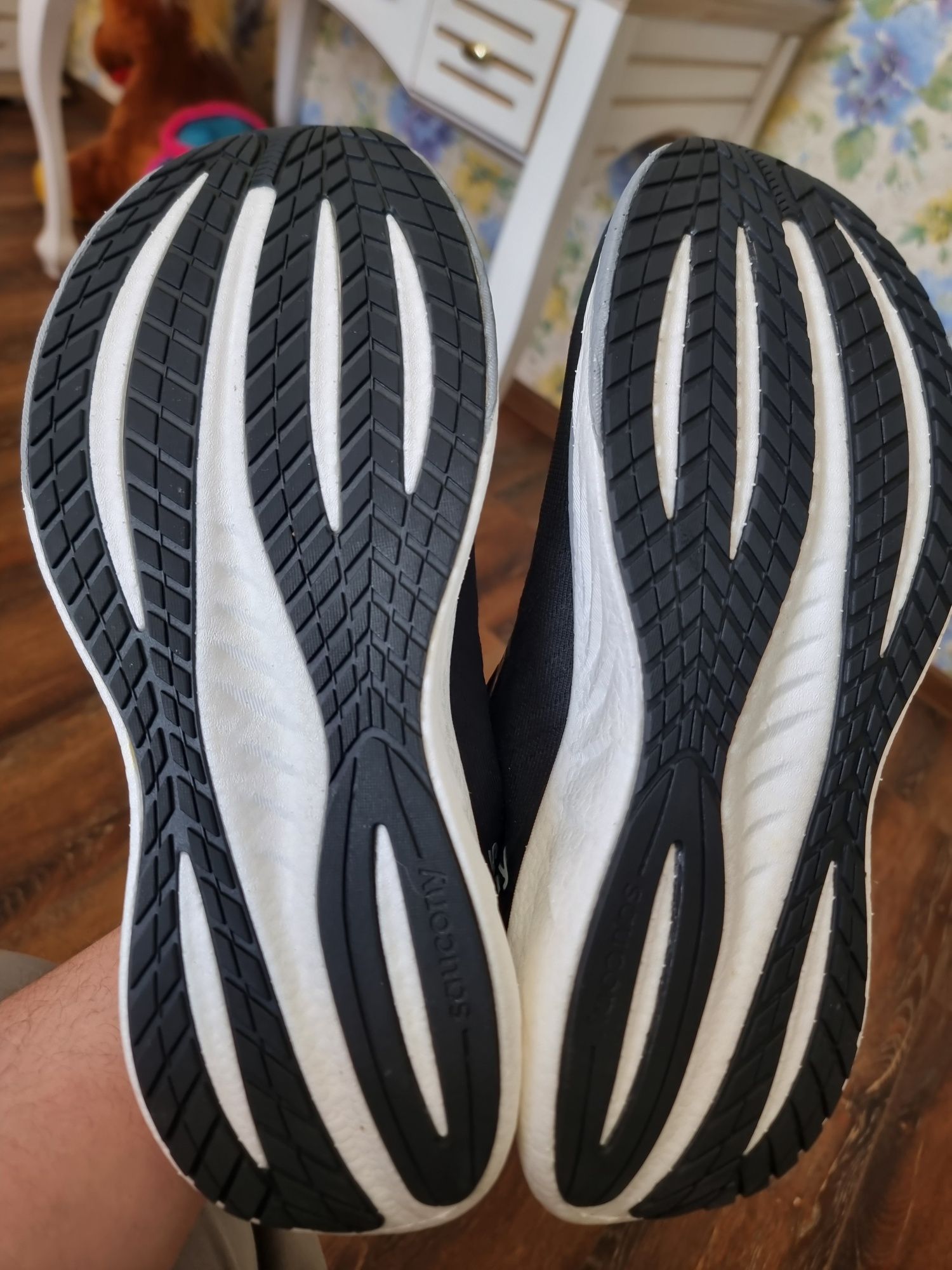 Оригінал 100% чоловічі кросівки saucony triumph 22  eur 46