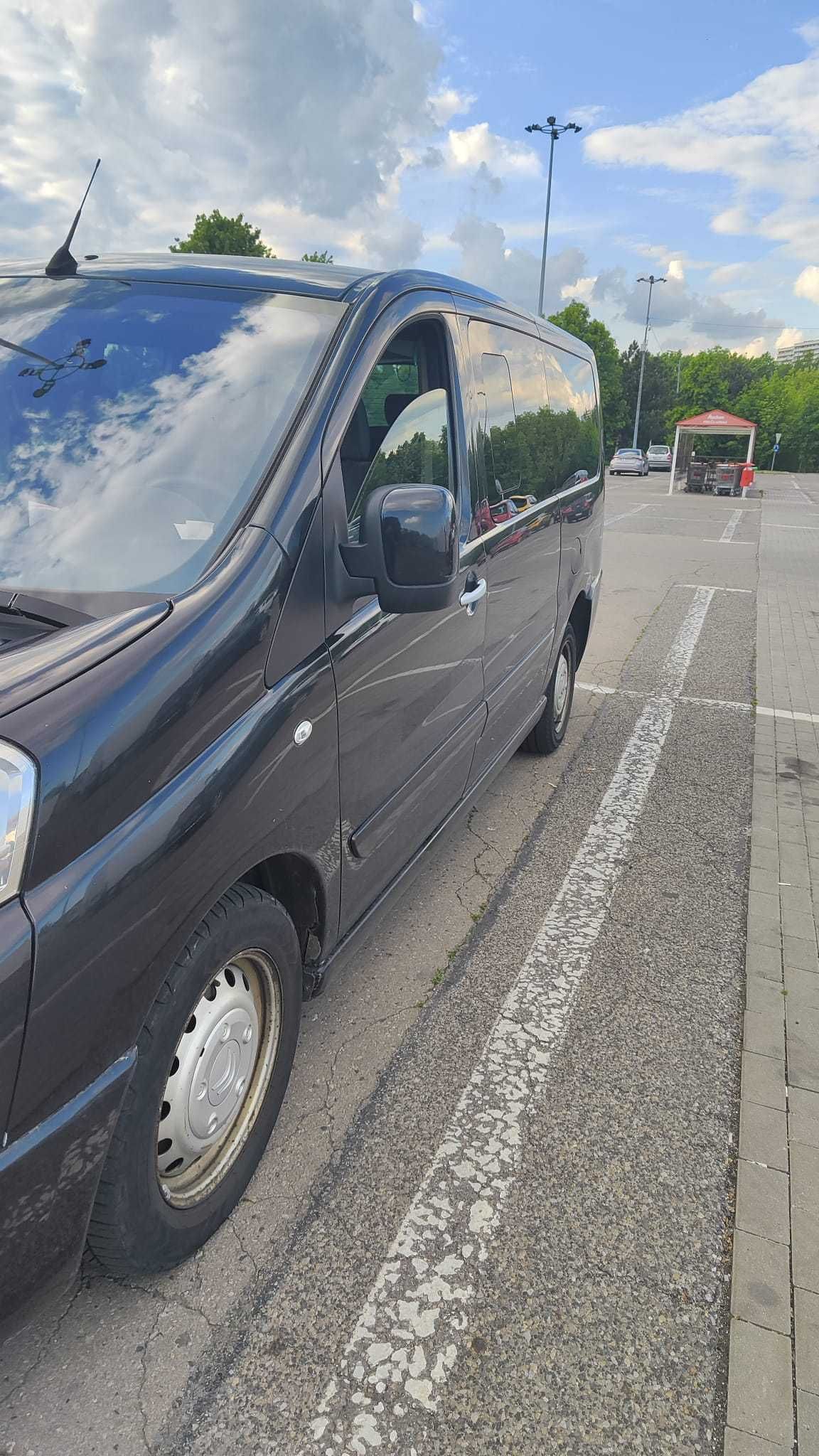 Jumpy 9 osobowy, automat, trzy rzędy siedzeń.