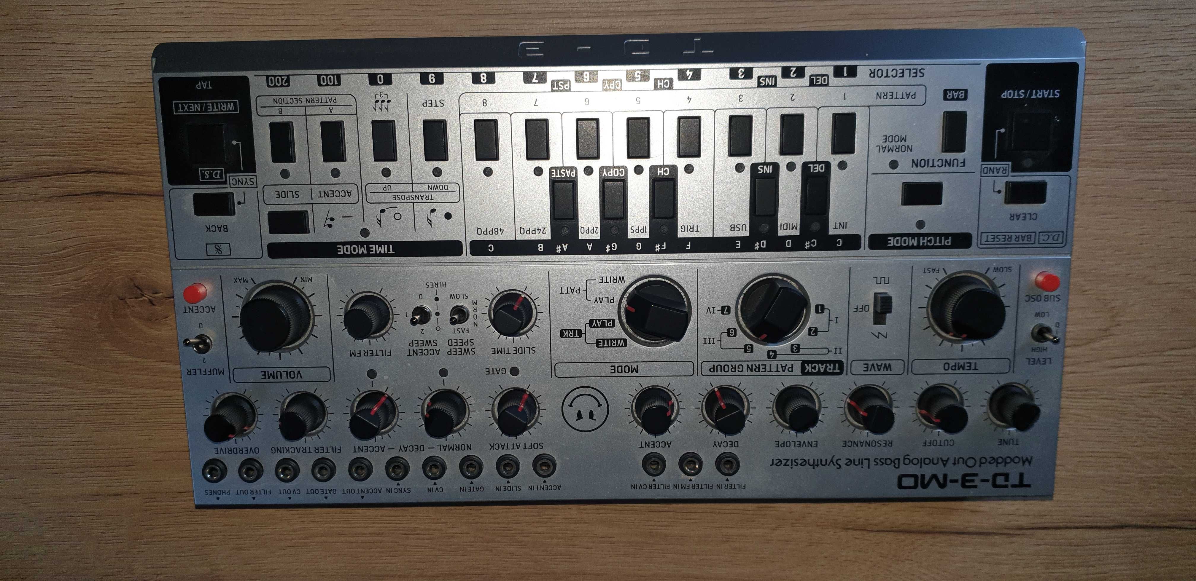 behringer syntezator lini basowych analog td3-mo