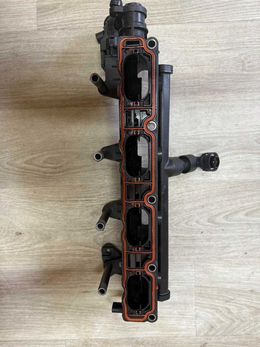 Впускной коллектор нижняя нижня часть Audi Q5 q5 2009-2017 06H133209F