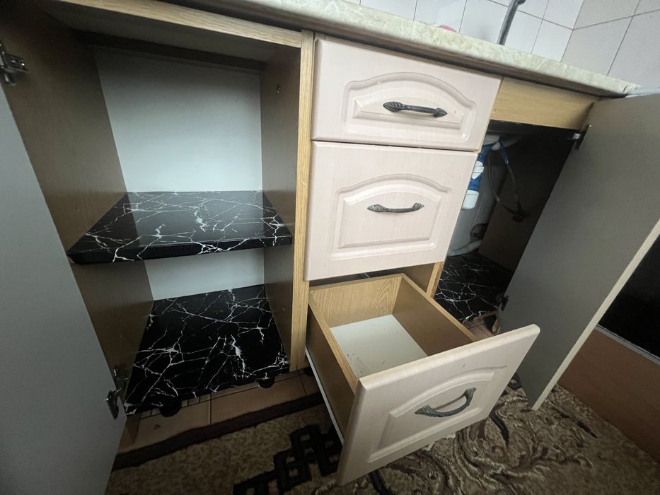 Продам стандартну б/в кухню