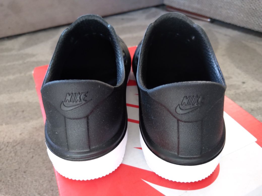 Sandałki Nike Foam Force 1    r.35 Sandały Crocs