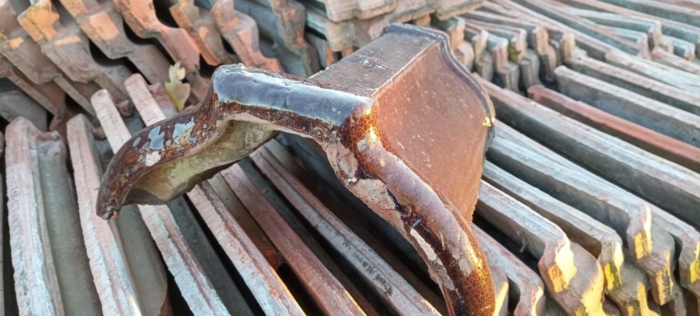 Каптур (контру) черепиці, глазурований