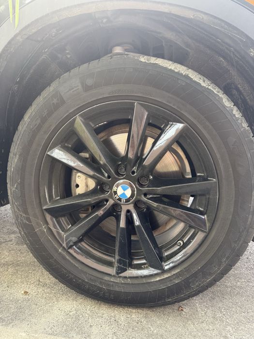 Продаю комплект шин с дисками R18 на BMW X5 (F15)