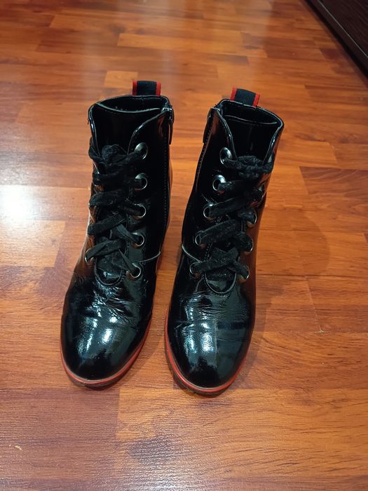 Шкіряні лакові ботільйони ботінки нарядні