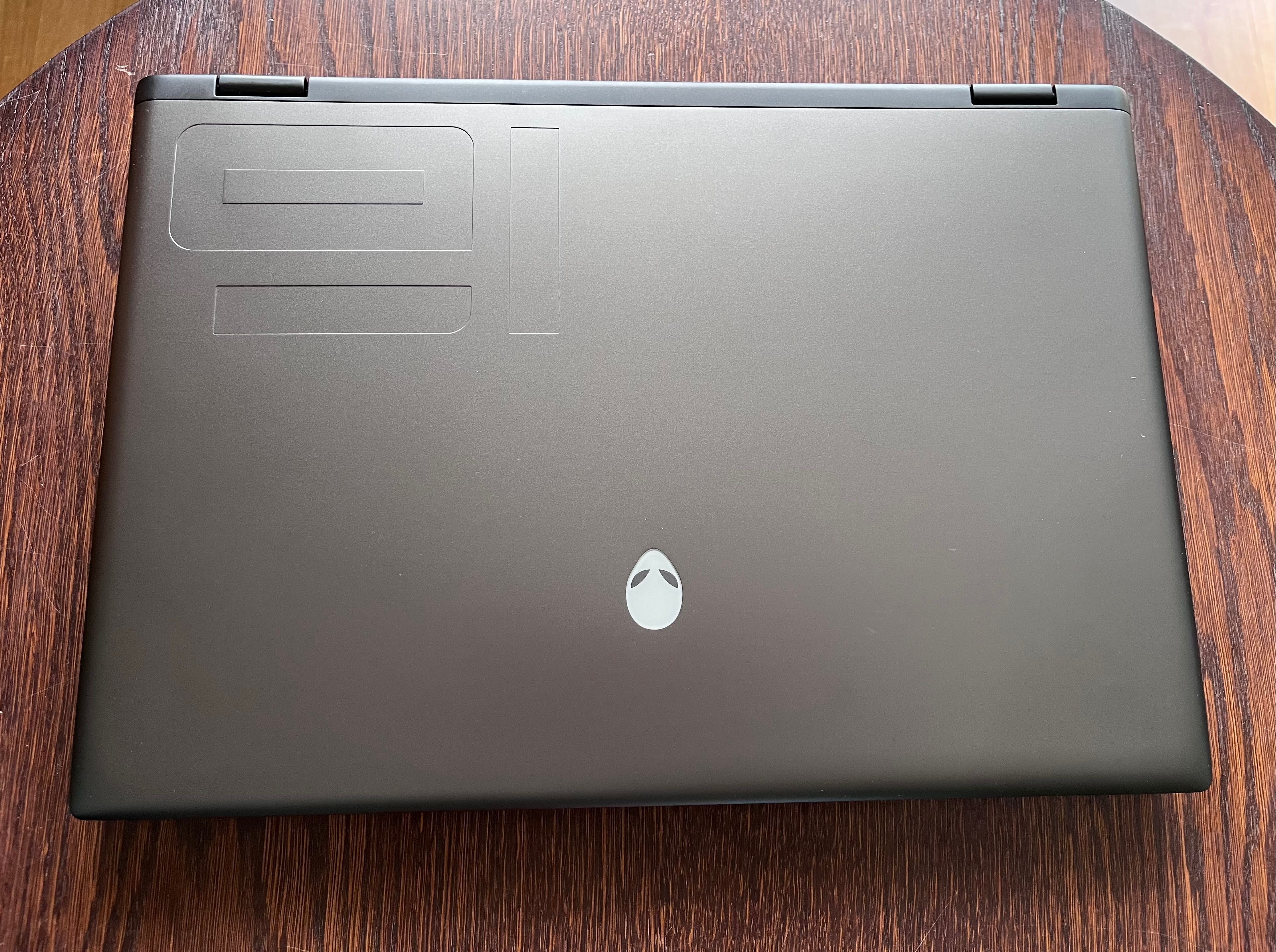 Laptop Dell Alienware m16 R2 16”
