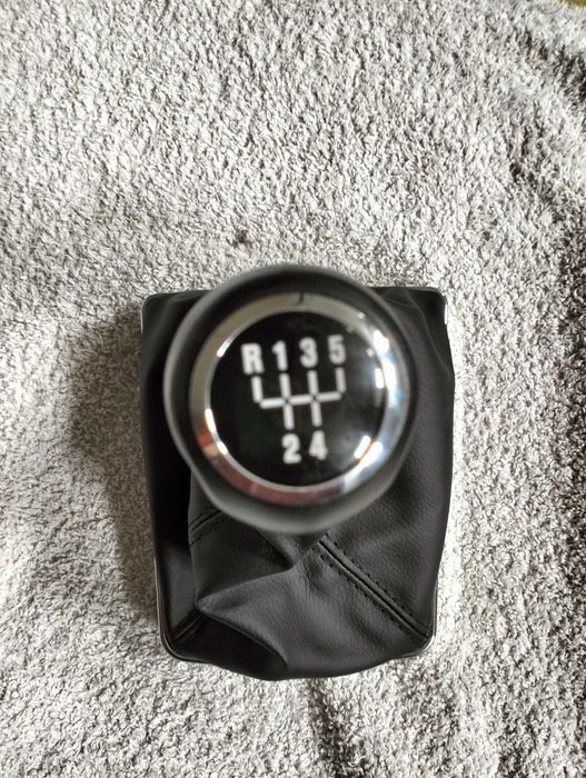 Manete de velocidades com revestimento