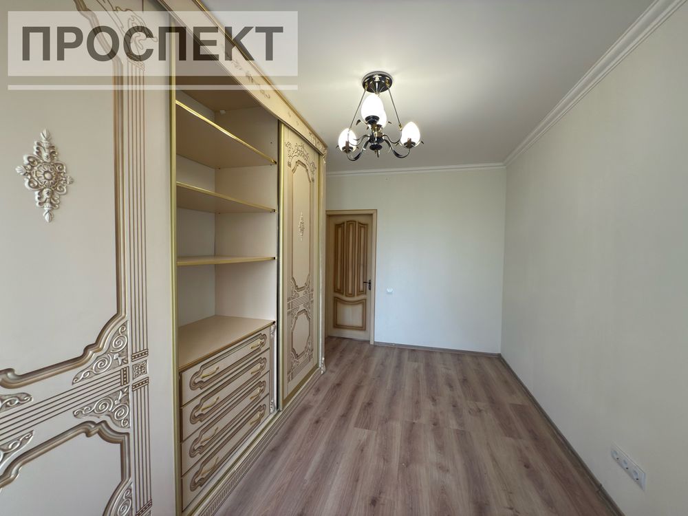 Продам 4 - кімн квартиру вул. Заливна