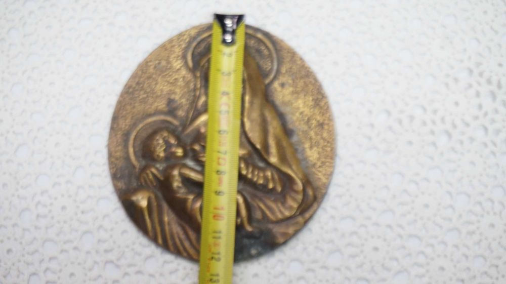 Plakieta - medalion wykonana z mosiądzu Matka Boska