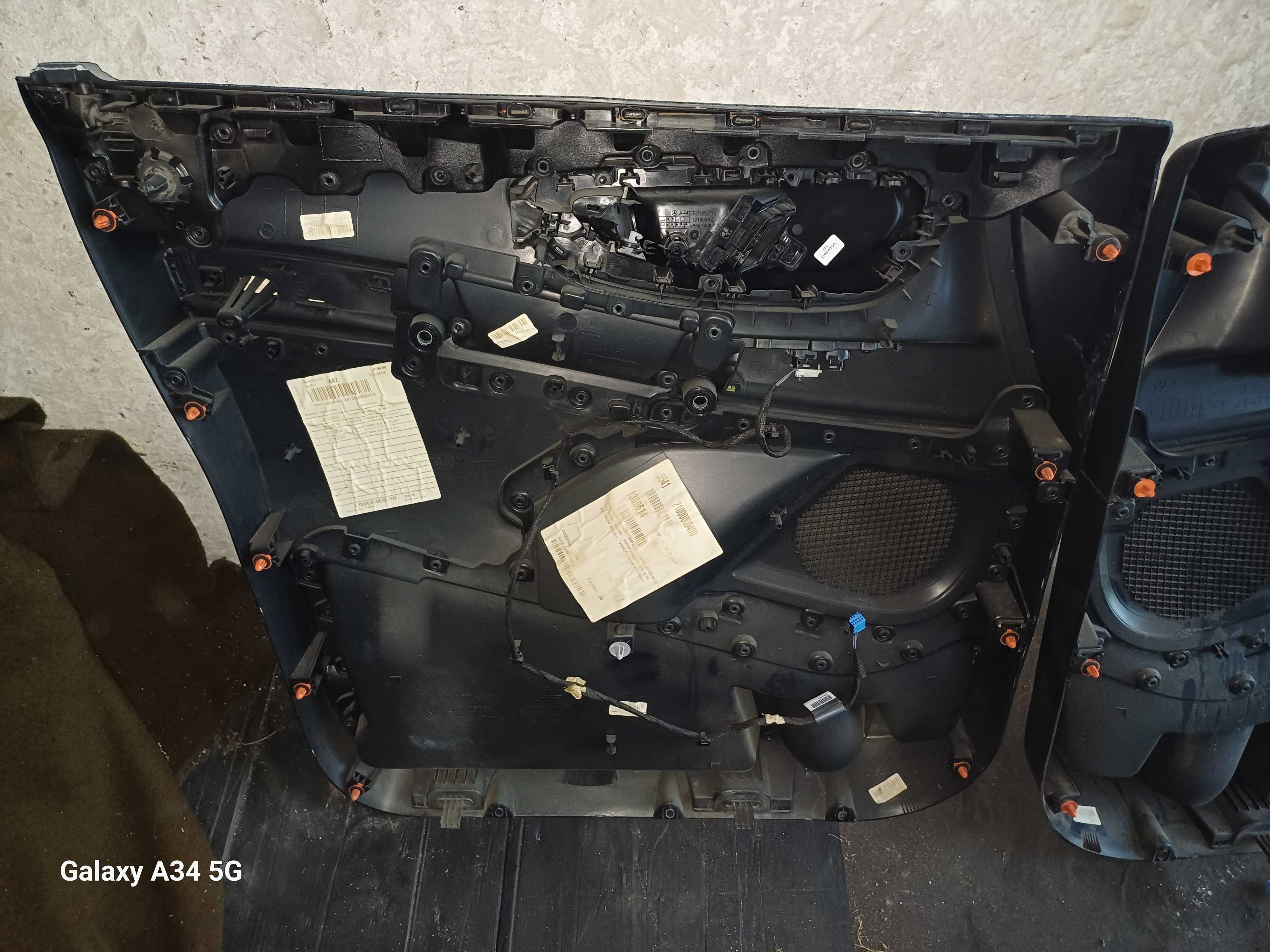 Tapicerka drzwi lewa mercedes vito A 447 viano A447
