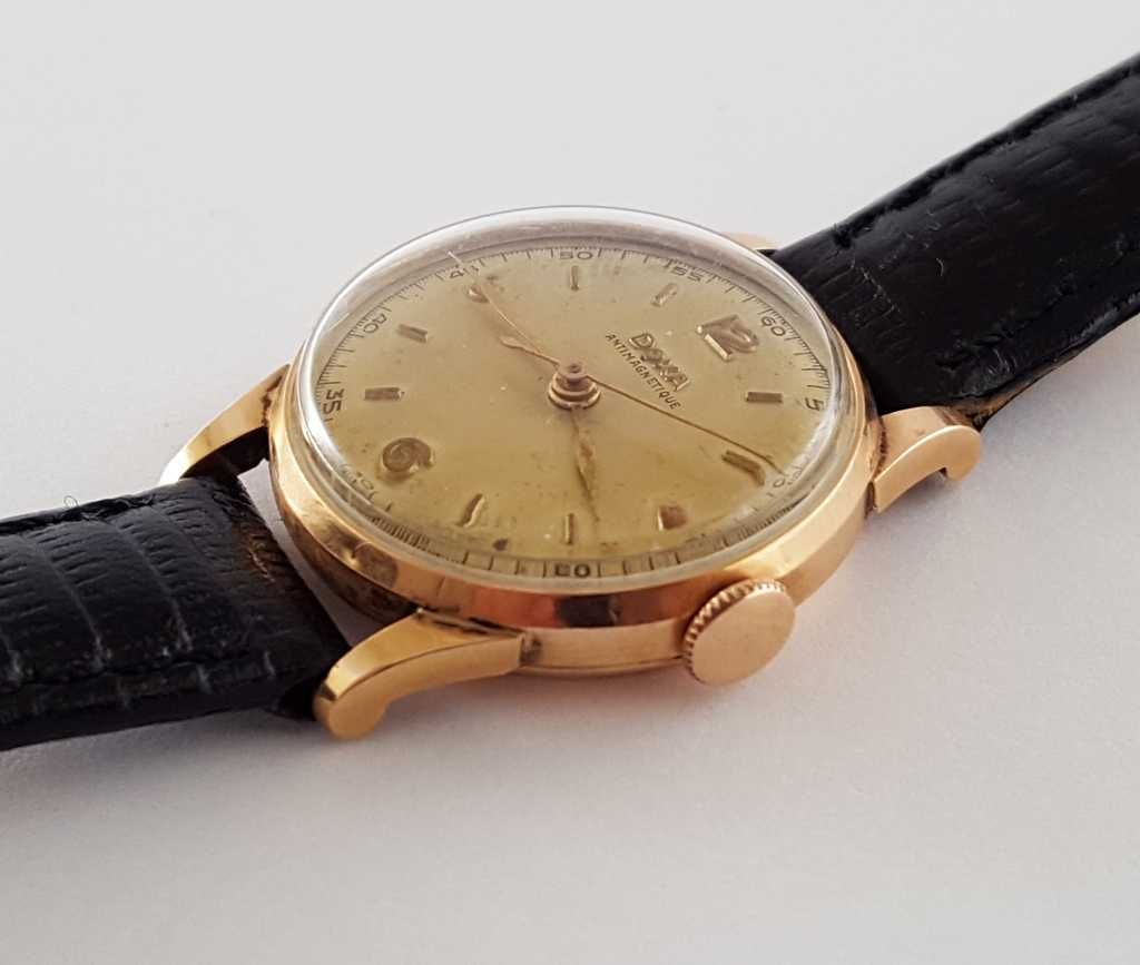 Damski złoty szwajcarski zegarek DOXA Antimagnetique - 24 mm