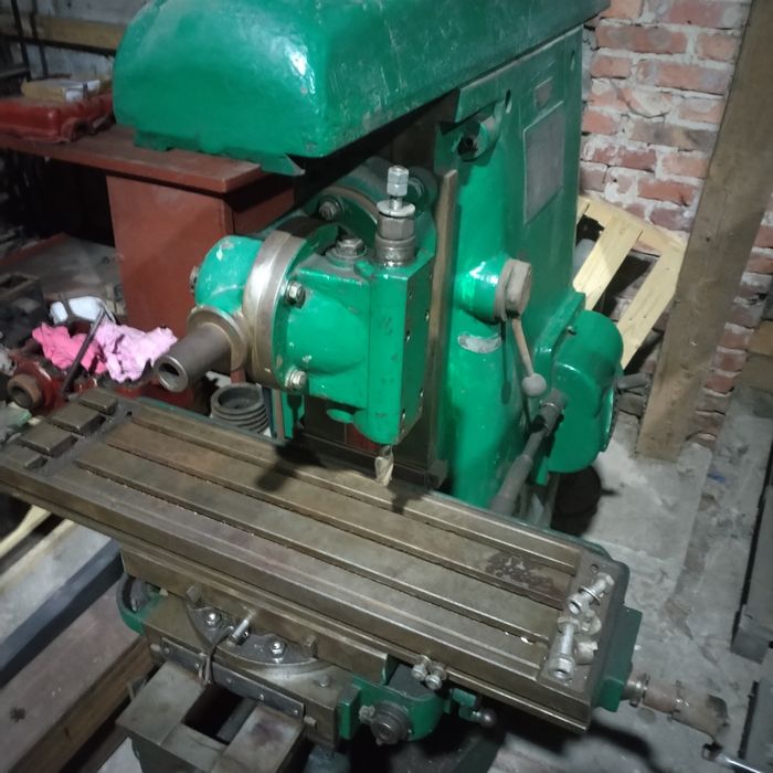 Frezarka uniwersalna fu2