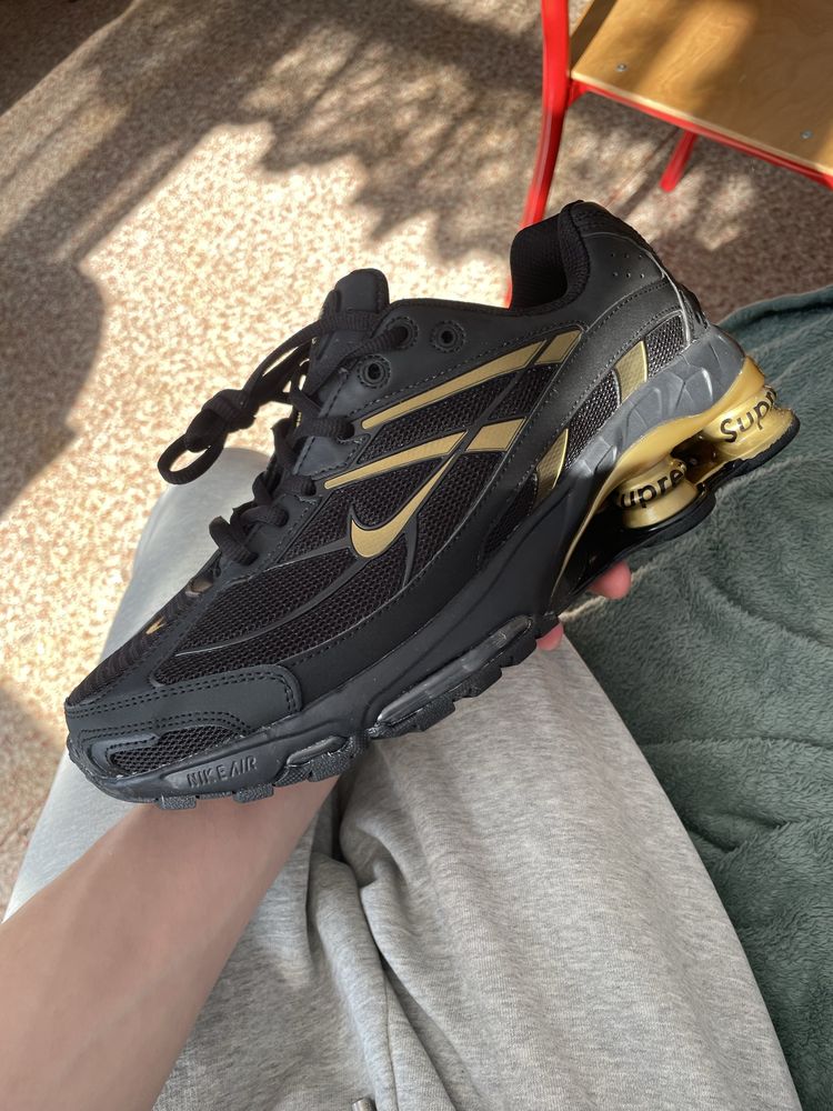 Buty nike shox supreme gold