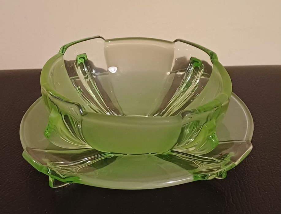 Art Deco miseczki i talerzyki, czeskie szkło z lat 30 XX wieku