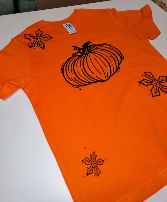 Pomarańczowa bluzka idealna na dzień dyni. Rozmiar 134