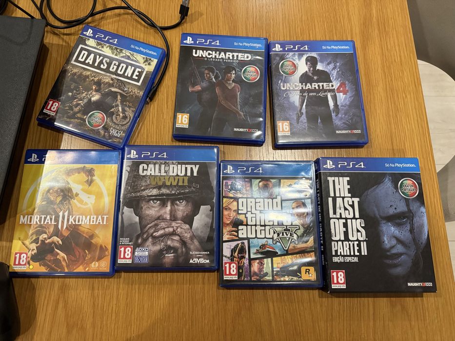 Playstation 4 Pro 1 TB + 2 comandos originais + 7 jogos