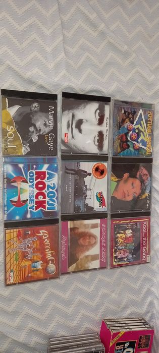 Vários cd's e vários tipos de música