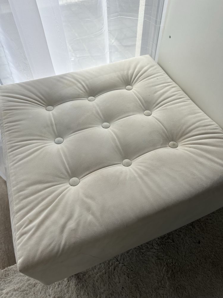 Pufa biala drewniana pikowana elegancka 60x60