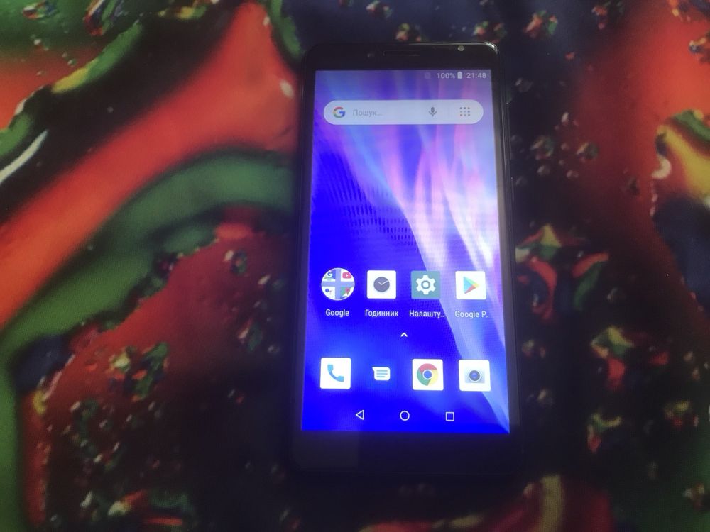 Телефон 2E E500A 2019. Андроид 8.1, экран 4.5 дюйда