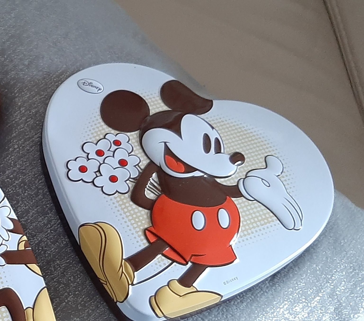 Pudełko w kształcie serca Mickey z kwiatami, metalowe