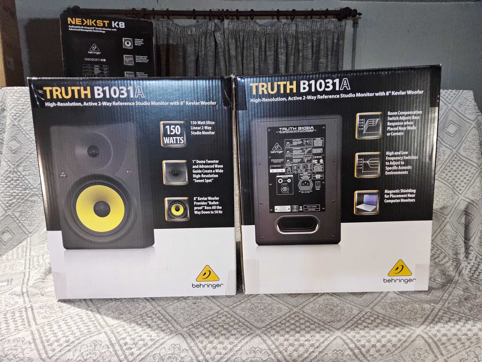 Vendo SEMI-NOVAS Colunas Monitoras De Estúdio BEHRINGER TRUTH B1031A