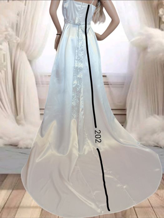 Suknia ślubna z trenem nowa