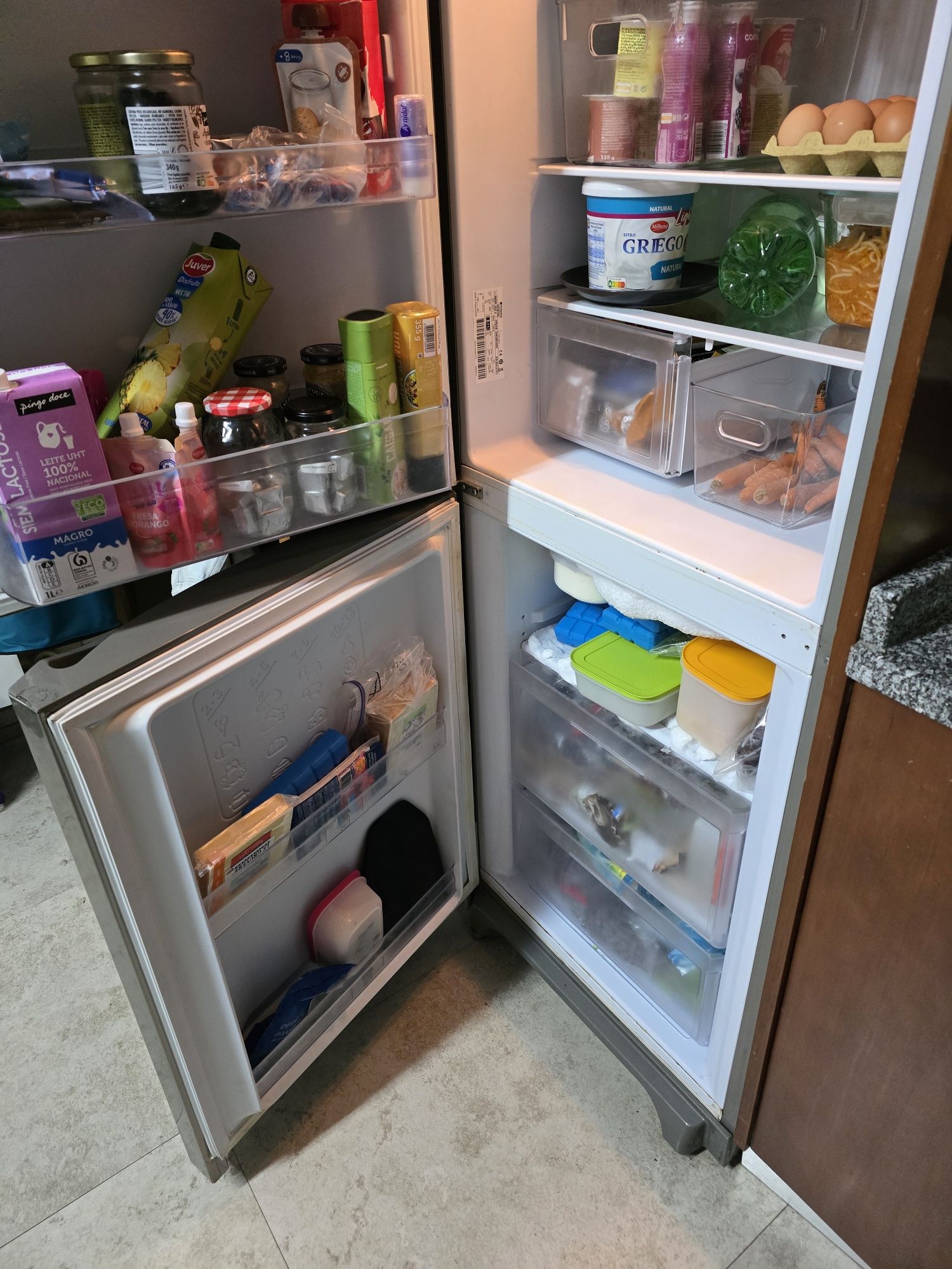 Vendo frigorífico Hotpoint em bom estado