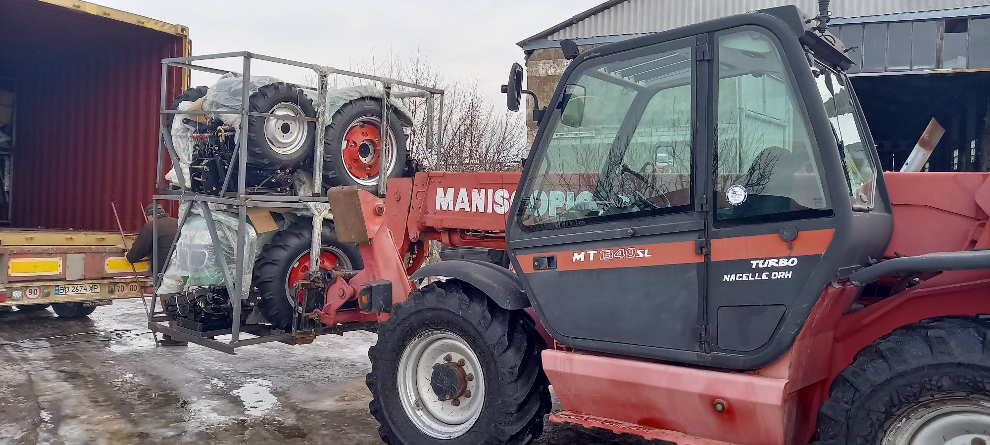 Маніту Березань Послуга Фронтальний телескопічний навантажувач Manitou