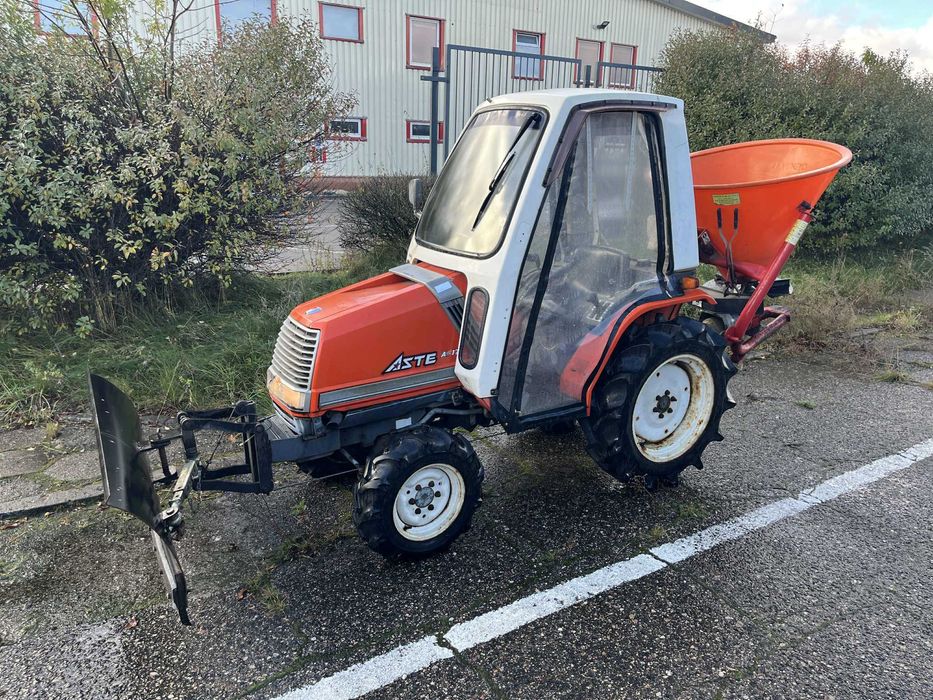 Traktor miniciągnik KUBOTA Aste A-17 z pługiem i posypywarką