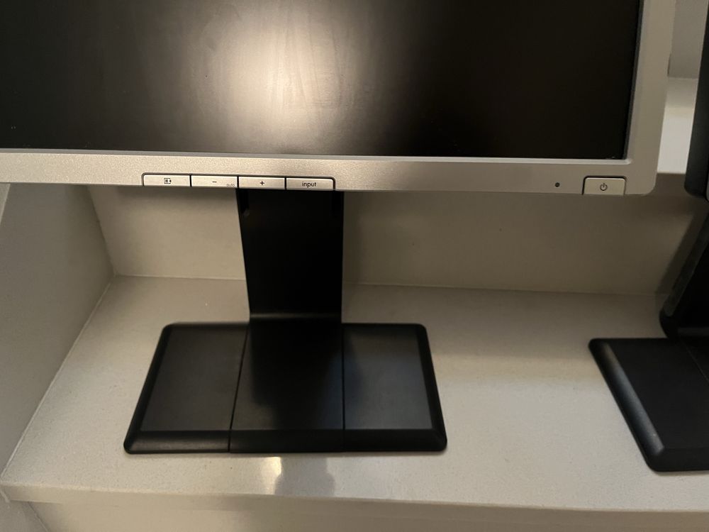 2 szt Monitor Hp lp2065 z funkcją pivot poziomy i pionowy monitor