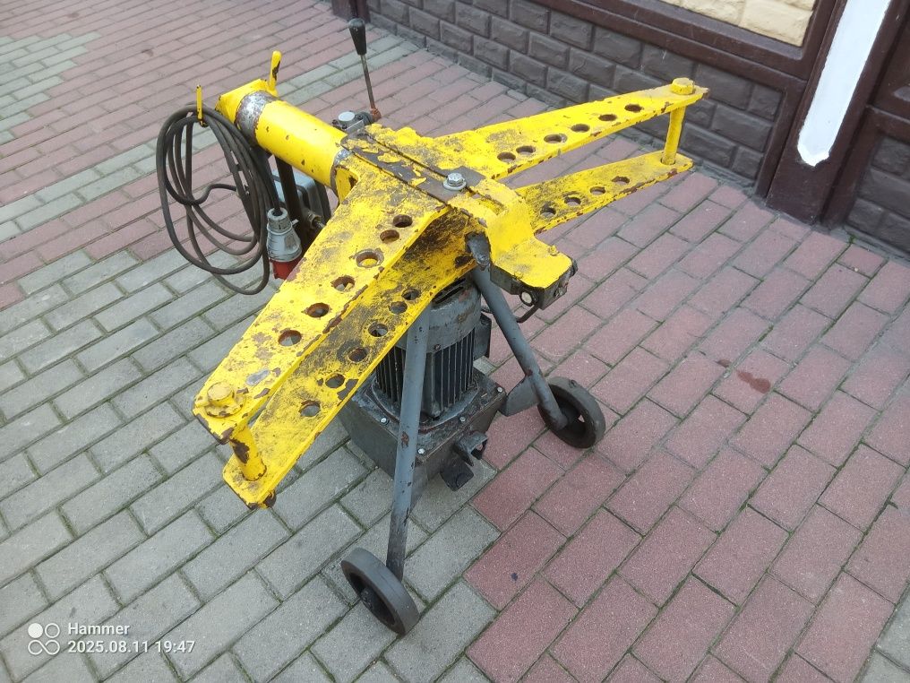Gientarka do rur hydrauliczna na rozdzielaczu