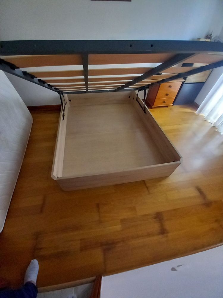 Cama de casal como nova