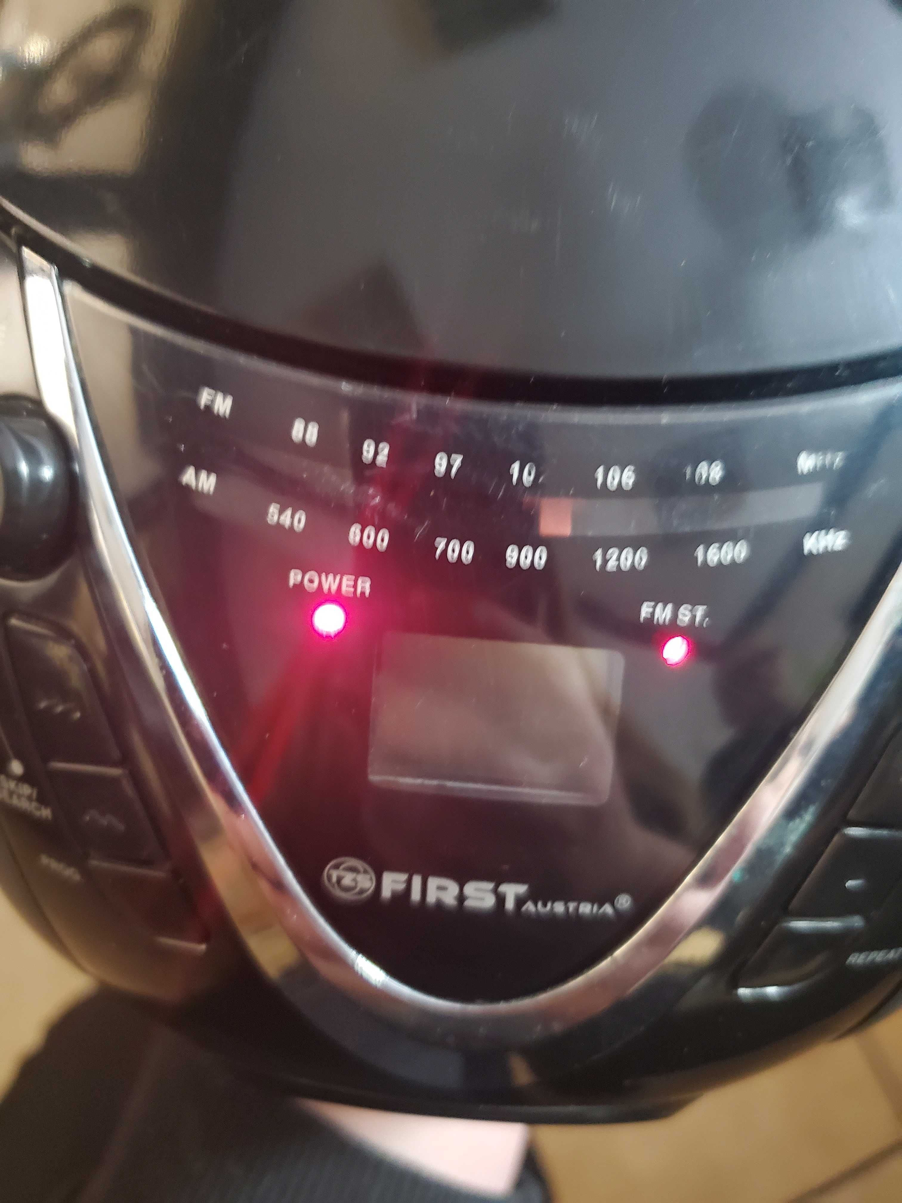 Przenośny radiomagnetofon z CD FIRST FA-1152